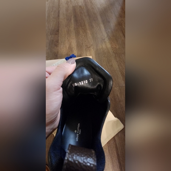 Louis Vuitton Archlight Sneaker, Size 37, Black and Brown - Picture 13 of 13